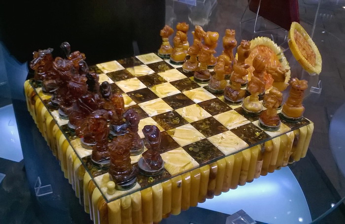 26a Baltic amber art Beata Gregorczyk London